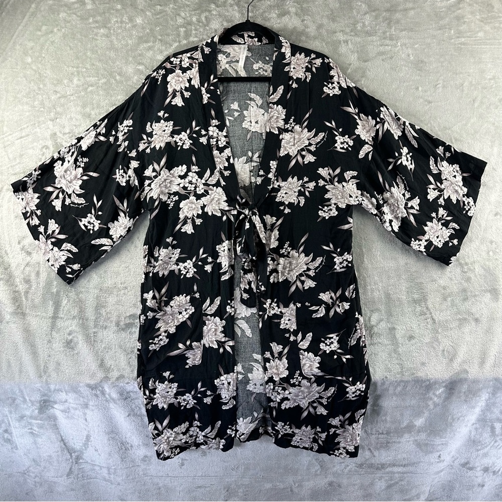 Spiritual Gangster Floral Kimono Women's One Size Black w/ White Floral Print